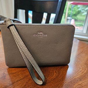 Coach Wristlet Light Gray New